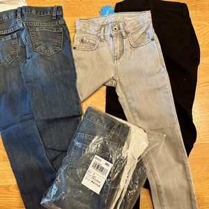 The children’s Place 3 piece set of boys skinny jeans.Grey/Black/Denim Neww tags